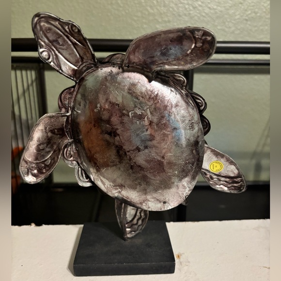 Stunning Sea Turtle Capiz shells Sculpture with strong intricate metal designs - Picture 5 of 6